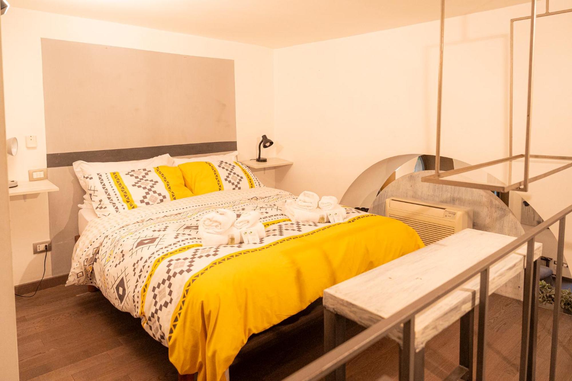 Homehouse Serpenti - Colosseum - Rione Monti โรม ภายนอก รูปภาพ